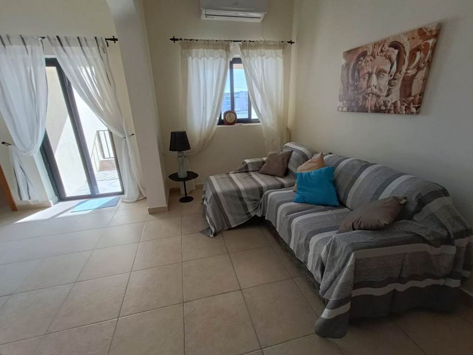 Available rooms in city center of silema